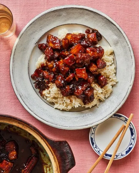 A Culinary Expert's Tasty Dishes for Taiwanese Braised Pork Belly and Crispy Radish Bites